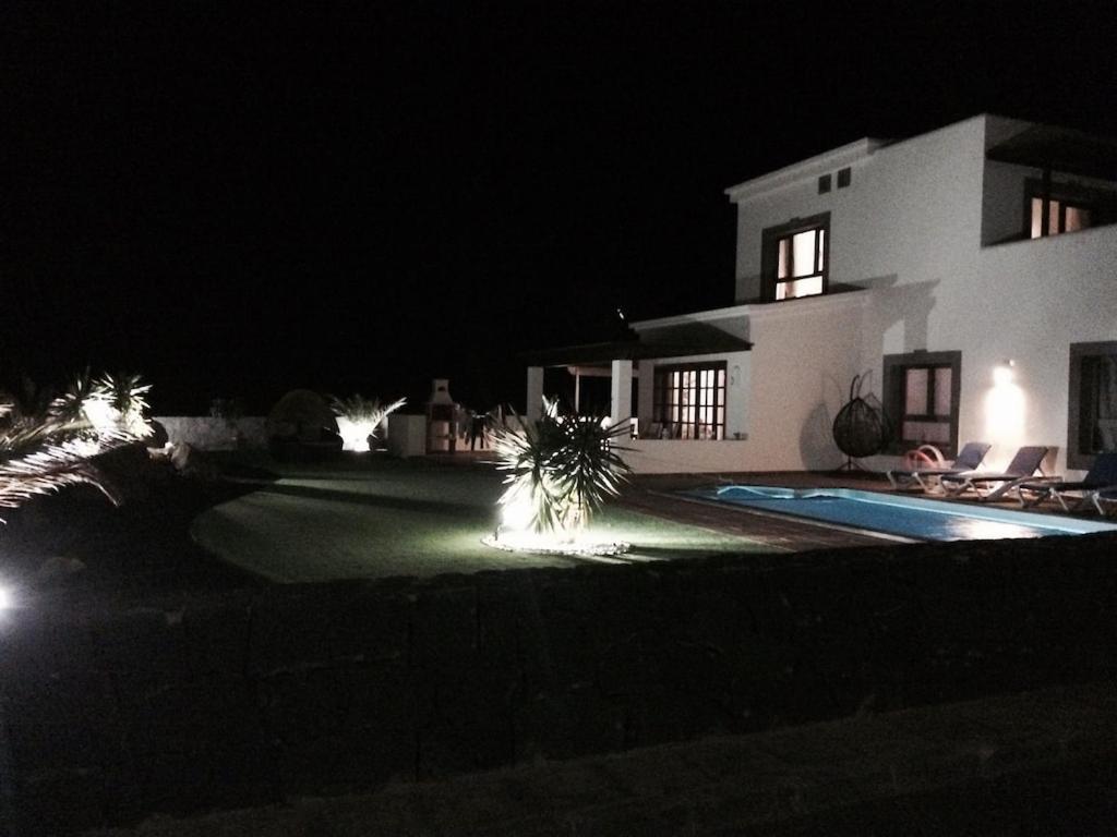 Luxury 3Bed Villa With Heated Private Pool, Full Sky And Free Wifi Playa Blanca  Exterior photo