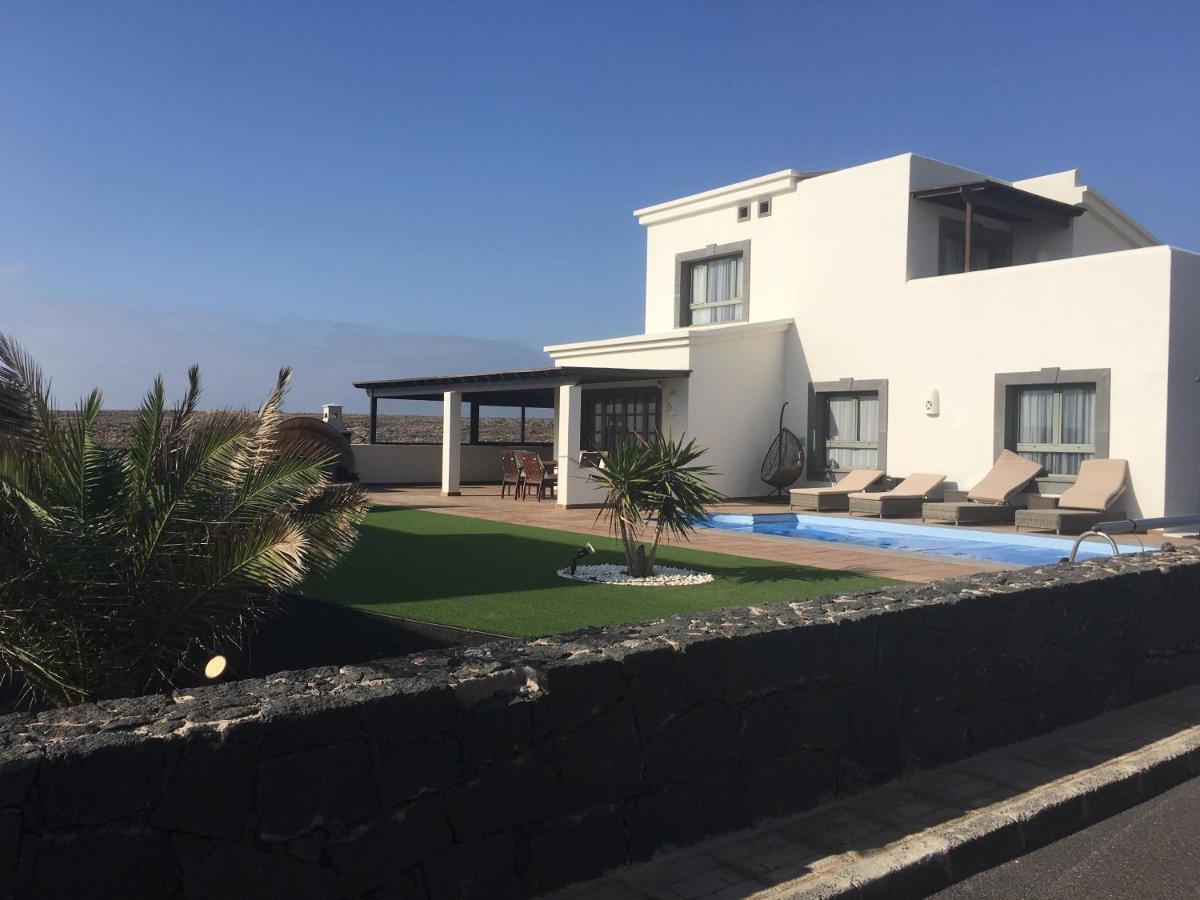 Luxury 3Bed Villa With Heated Private Pool, Full Sky And Free Wifi Playa Blanca  Exterior photo